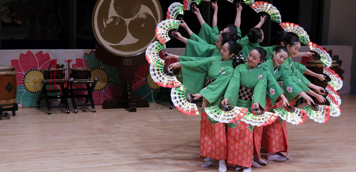 Taiko dancers
